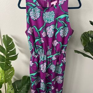 Light breezy bright Lilly Pulitzer floral dress with ruffle detail on back